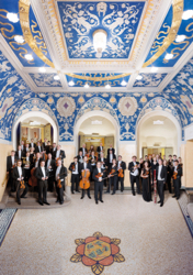 Das Muenchner Rundfunkorchester und Chefdirigent Ivan Repusic, Foto: Felix Broede