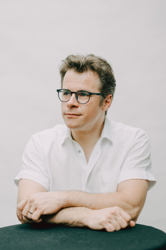 Dirigent Jakub Hrusa, Foto: Marian Lenhard