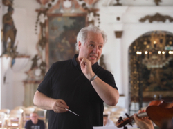Manfred Honeck beim Konzertproben im Rittersaal von Schloss Wolfegg. Foto: Helmuth Voith