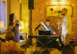 Ohne Frack auf Tour - kurze Konzerte in Bars und Kneipen in der Dresdner Neustadt, Foto: Oliver Killig