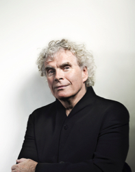 Sir Simon Rattle wird in der kommenden Konzertsaison in Dortmund gastieren. Foto: Johann Sebastian Hanel